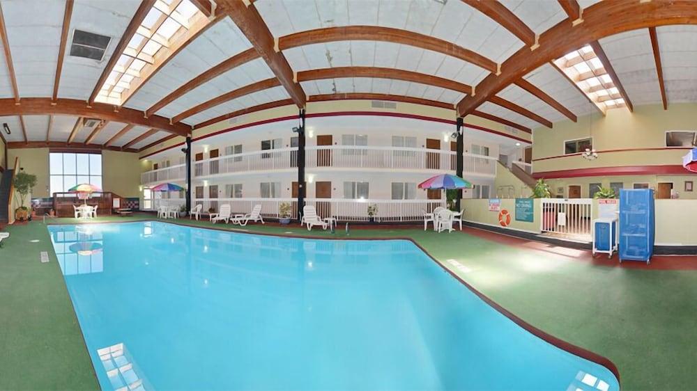 Quality Inn Trinidad Bagian luar foto