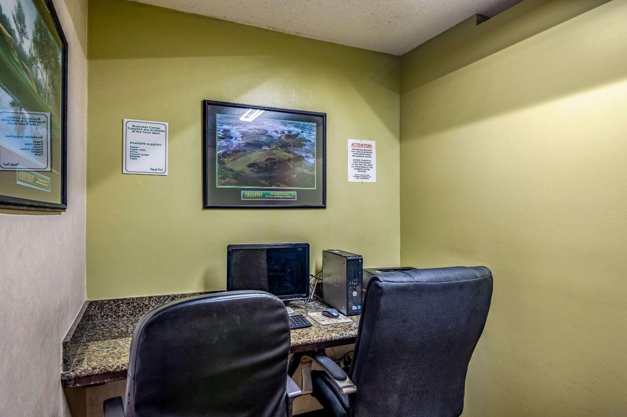 Quality Inn Trinidad Bagian luar foto