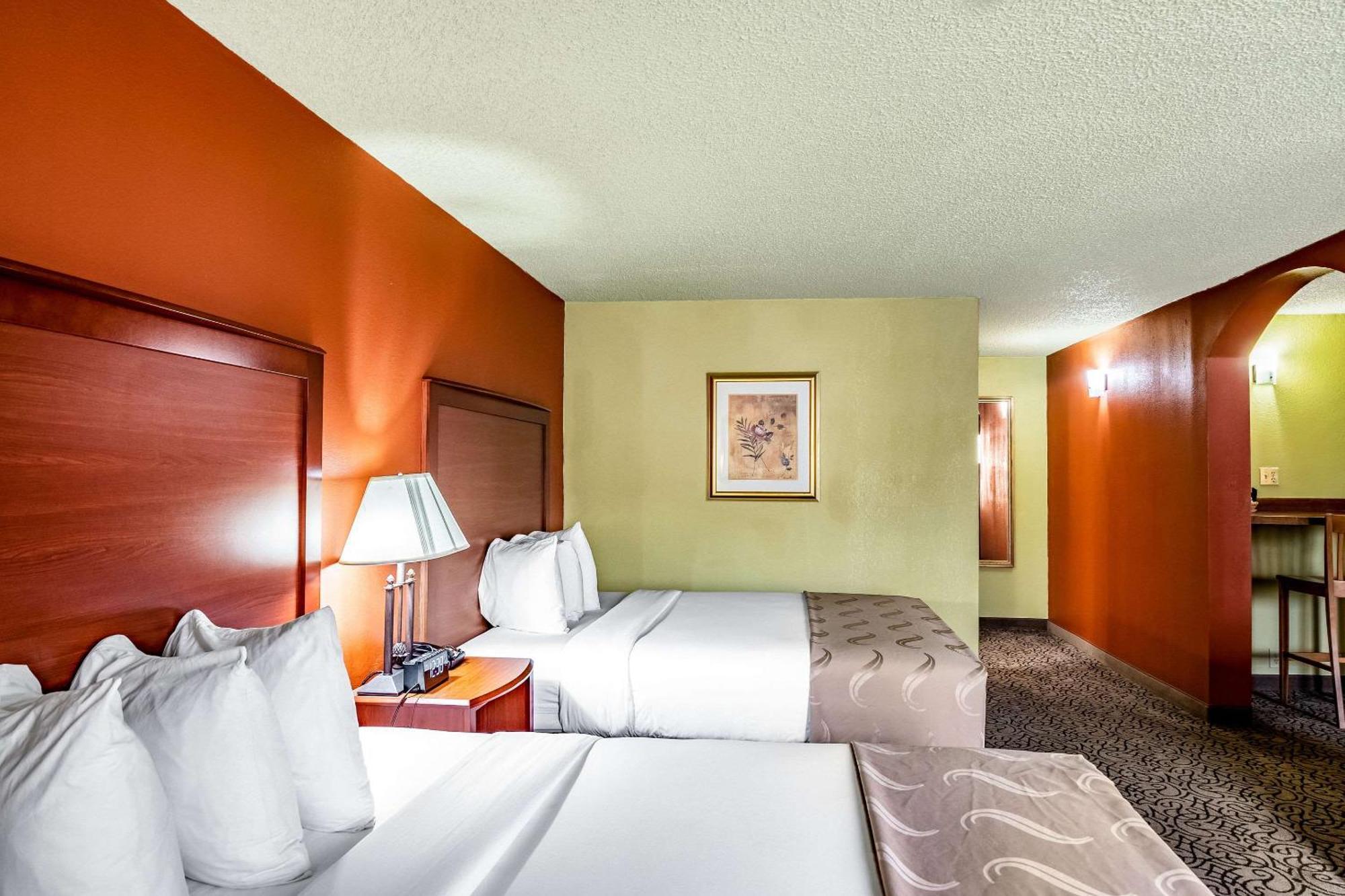 Quality Inn Trinidad Bagian luar foto