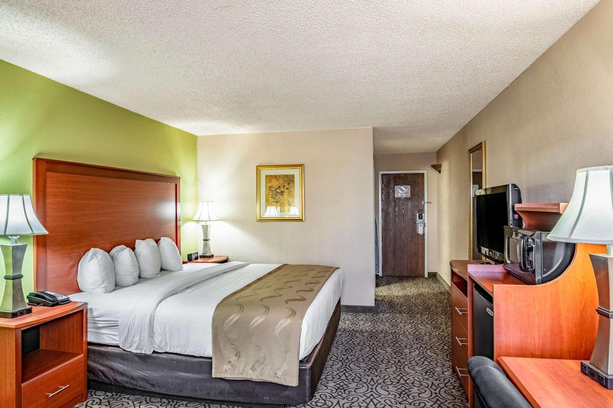 Quality Inn Trinidad Bagian luar foto