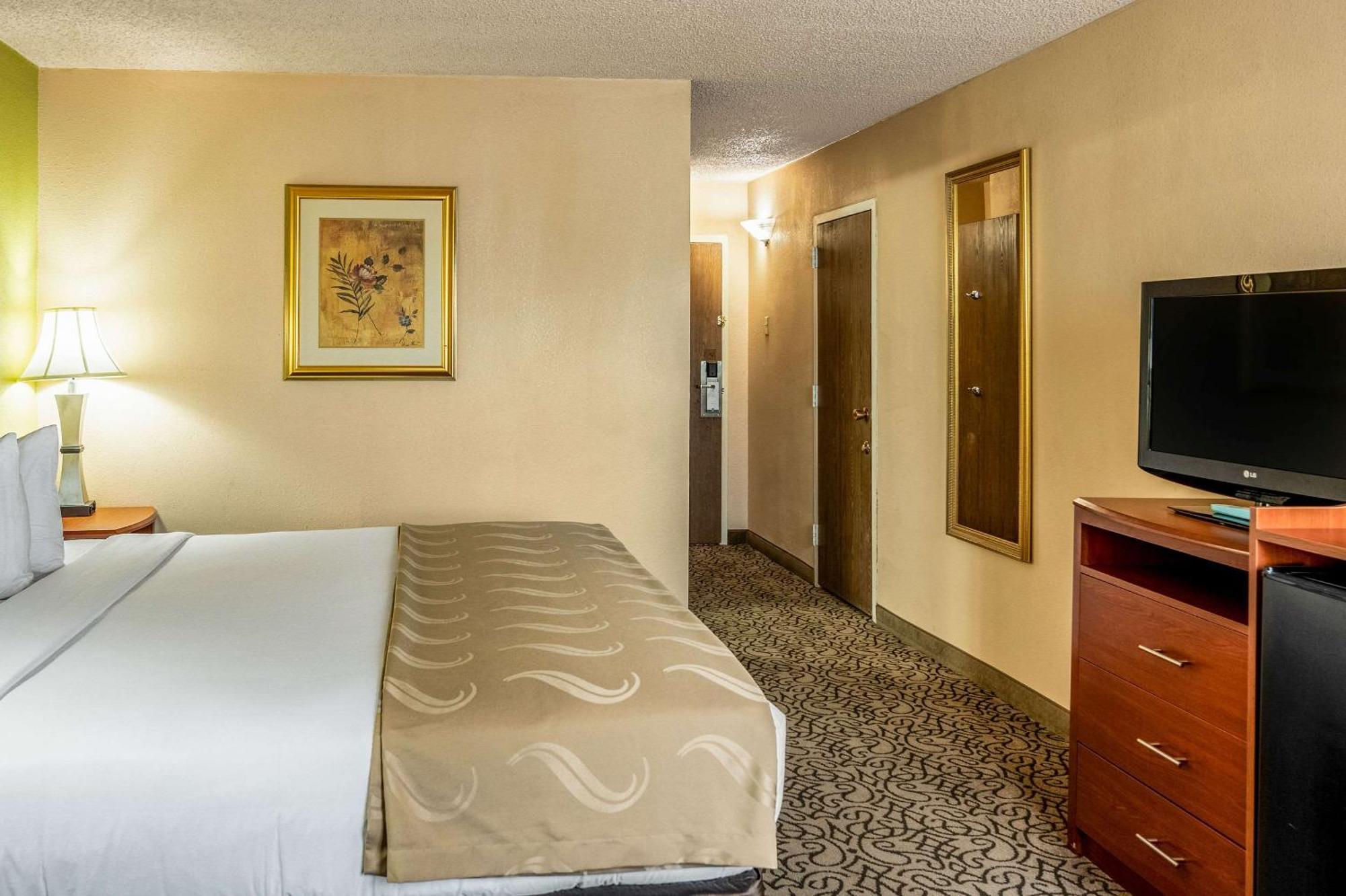 Quality Inn Trinidad Bagian luar foto