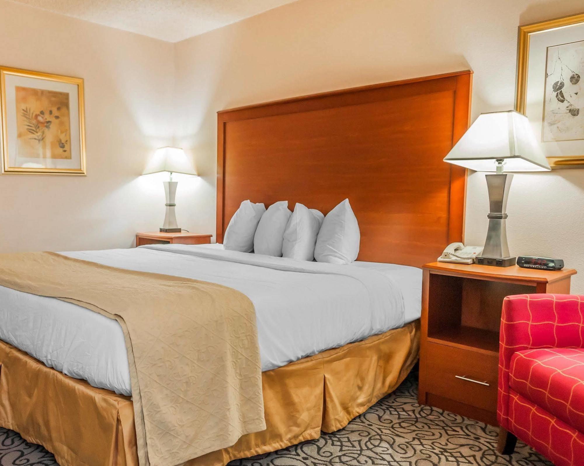 Quality Inn Trinidad Bagian luar foto