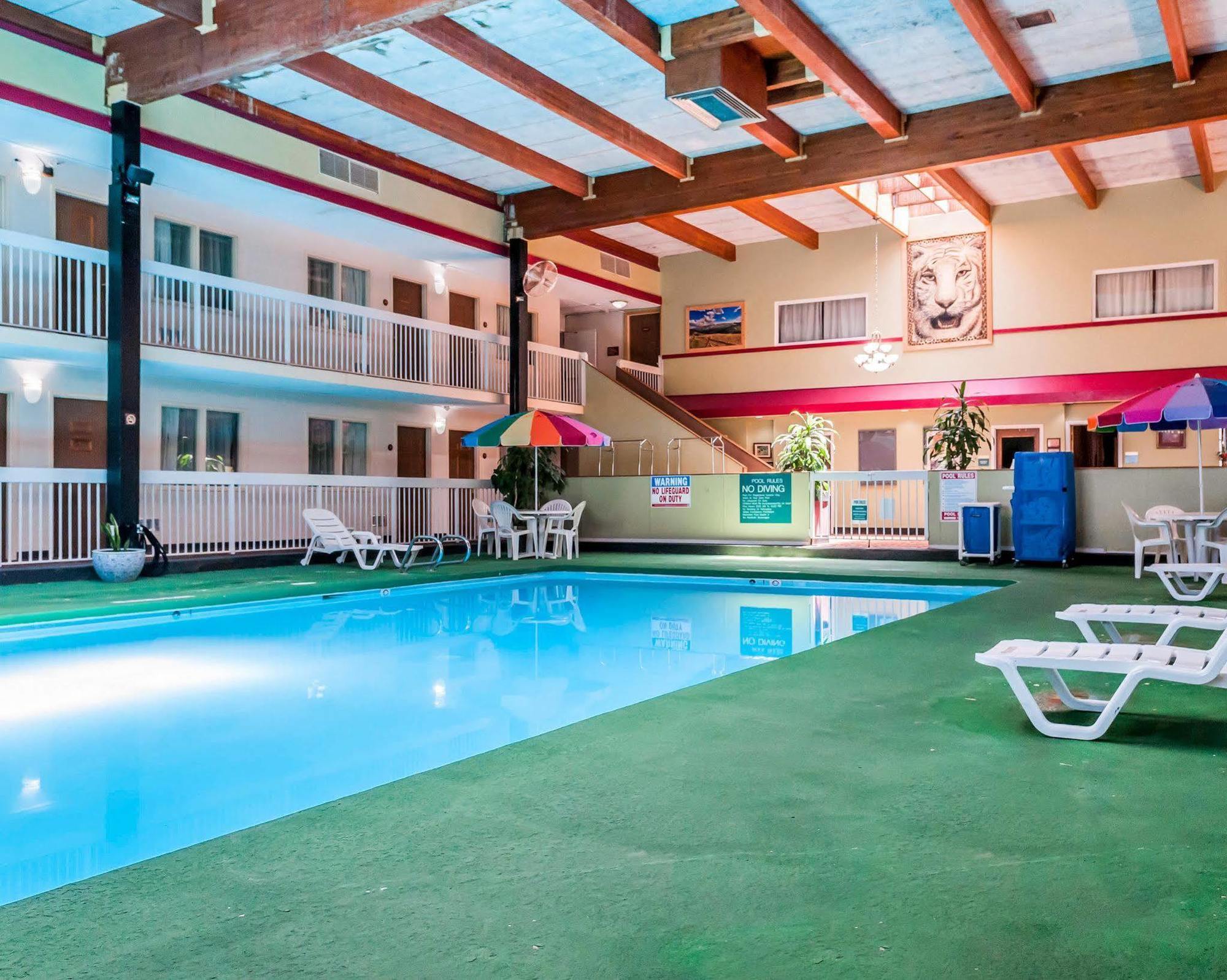 Quality Inn Trinidad Bagian luar foto